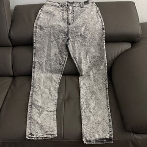 Women's Straight Leg Jeans in Black and Gray